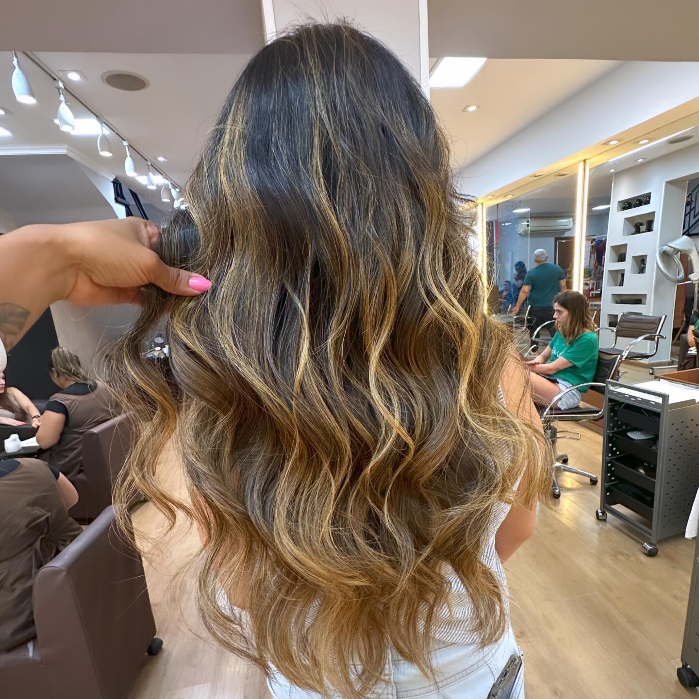 Quem faz moreno iluminado em São Paulo | Estúdio Magali Macedo Hair
