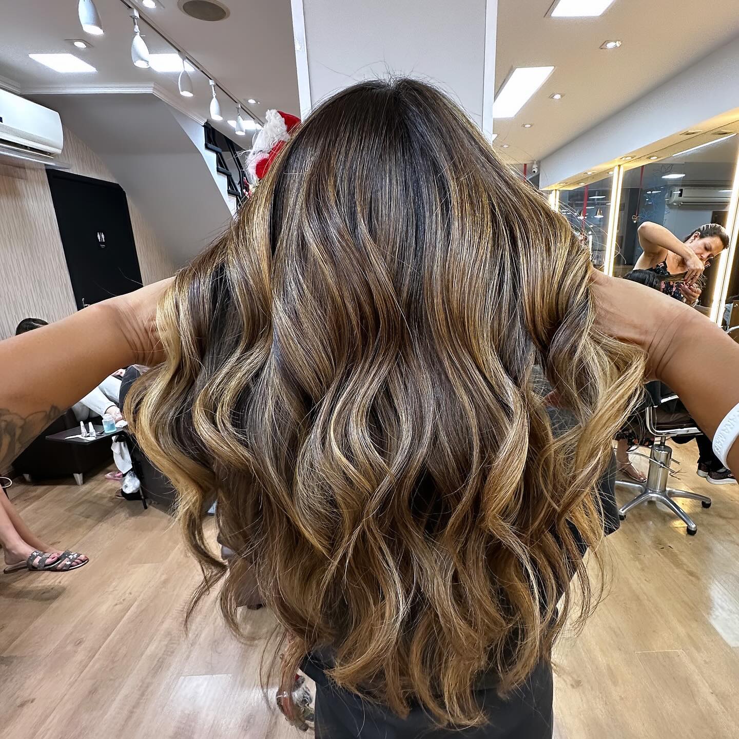 Quem faz moreno iluminado em São Paulo | Estúdio Magali Macedo Hair